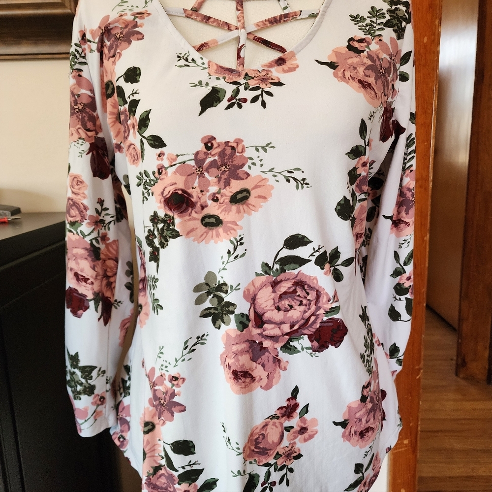 No Boundaries White Lace-Trim Long Sleeve Top Plus Free Jewelry Gift